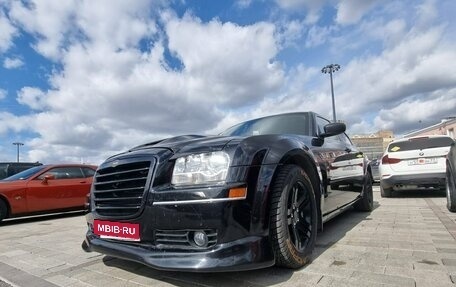 Chrysler 300C II, 2004 год, 1 700 000 рублей, 8 фотография