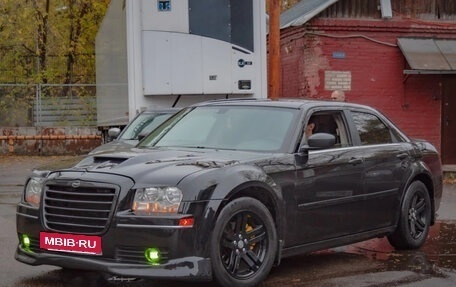 Chrysler 300C II, 2004 год, 1 700 000 рублей, 9 фотография