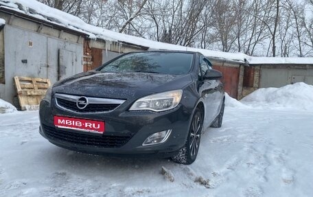 Opel Astra J, 2011 год, 570 000 рублей, 1 фотография