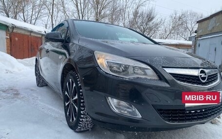 Opel Astra J, 2011 год, 570 000 рублей, 2 фотография