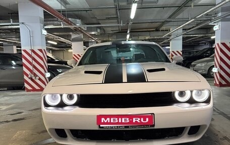 Dodge Challenger III рестайлинг 2, 2018 год, 3 350 000 рублей, 10 фотография