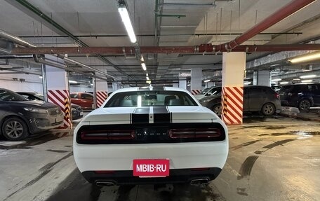 Dodge Challenger III рестайлинг 2, 2018 год, 3 350 000 рублей, 13 фотография