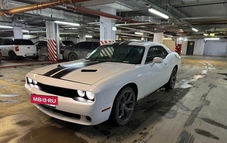 Dodge Challenger III рестайлинг 2, 2018 год, 3 350 000 рублей, 7 фотография