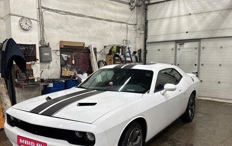 Dodge Challenger III рестайлинг 2, 2018 год, 3 350 000 рублей, 15 фотография