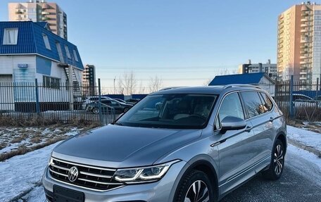 Volkswagen Tiguan II, 2022 год, 3 100 000 рублей, 2 фотография