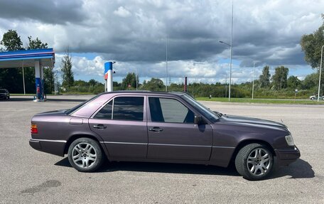 Mercedes-Benz E-Класс, 1993 год, 425 000 рублей, 3 фотография