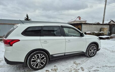 Mitsubishi Outlander III рестайлинг 3, 2015 год, 1 950 000 рублей, 8 фотография