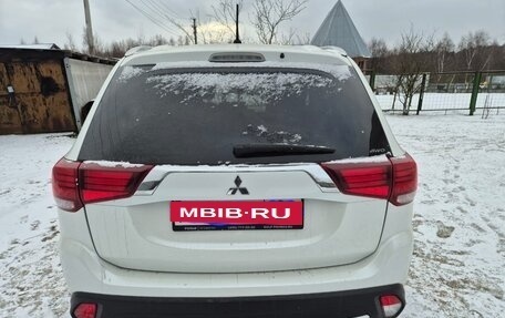 Mitsubishi Outlander III рестайлинг 3, 2015 год, 1 950 000 рублей, 9 фотография