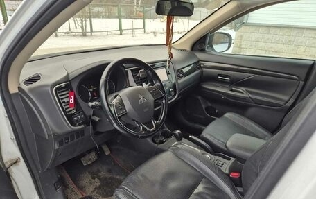 Mitsubishi Outlander III рестайлинг 3, 2015 год, 1 950 000 рублей, 13 фотография