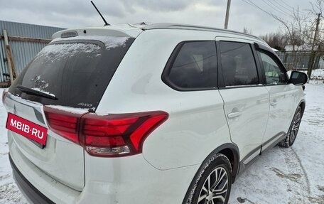 Mitsubishi Outlander III рестайлинг 3, 2015 год, 1 950 000 рублей, 6 фотография