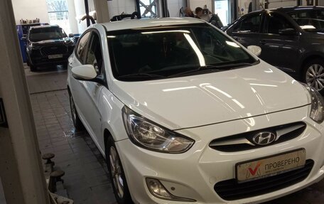 Hyundai Solaris II рестайлинг, 2010 год, 750 000 рублей, 2 фотография