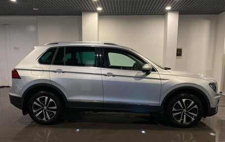 Volkswagen Tiguan II, 2019 год, 2 999 000 рублей, 2 фотография