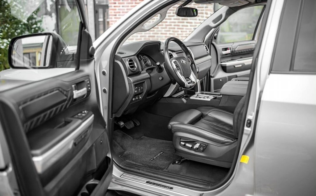 Toyota Tundra II, 2011 год, 6 100 000 рублей, 7 фотография