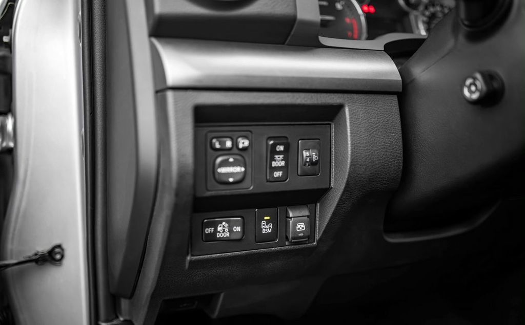 Toyota Tundra II, 2011 год, 6 100 000 рублей, 11 фотография
