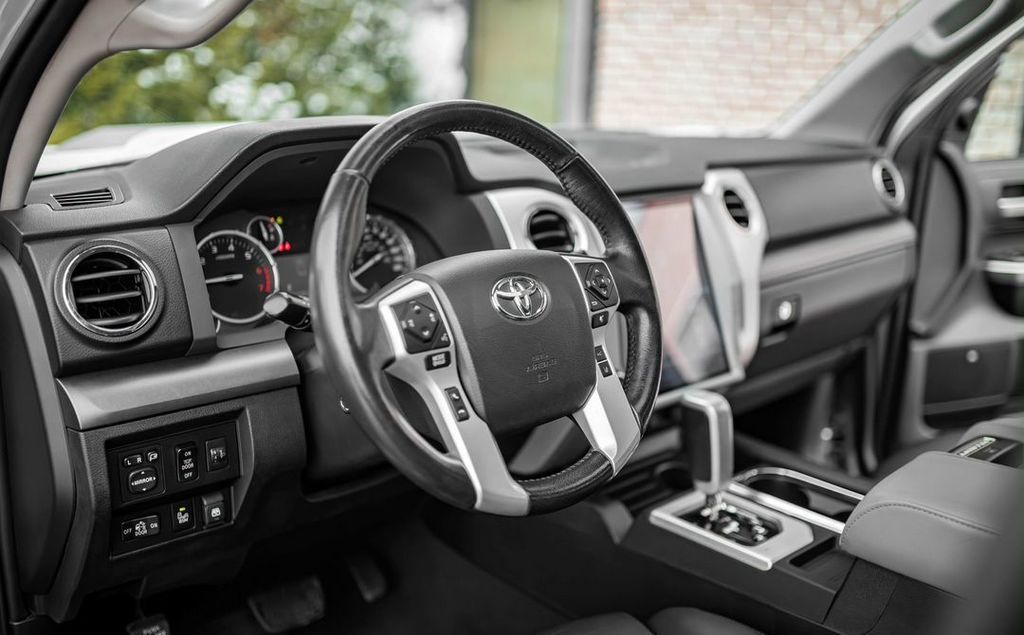 Toyota Tundra II, 2011 год, 6 100 000 рублей, 12 фотография