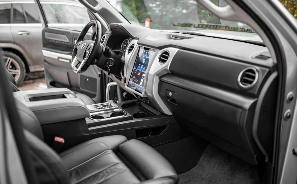 Toyota Tundra II, 2011 год, 6 100 000 рублей, 15 фотография