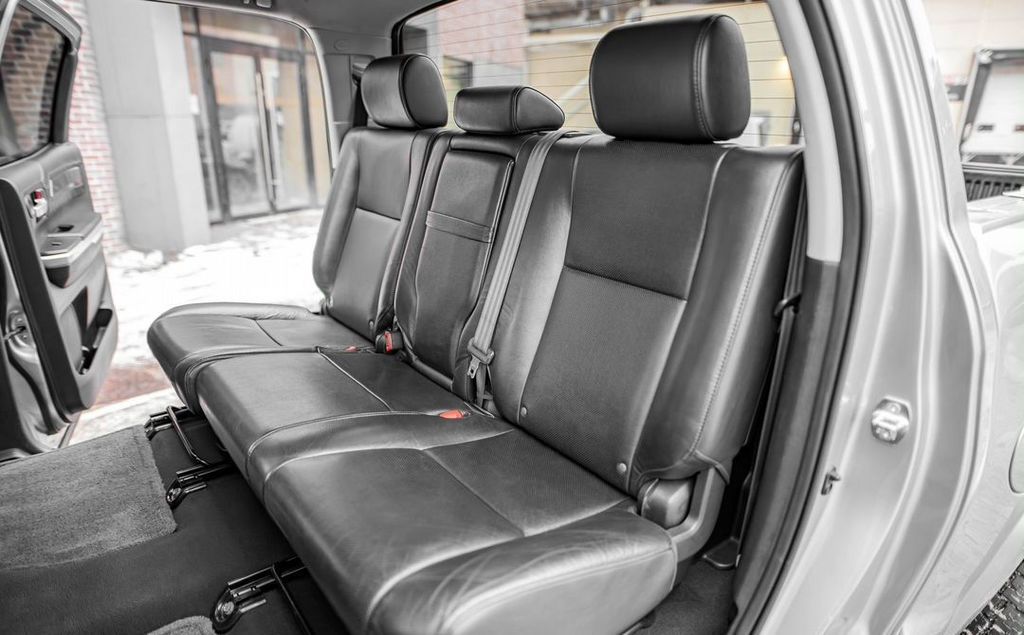 Toyota Tundra II, 2011 год, 6 100 000 рублей, 21 фотография