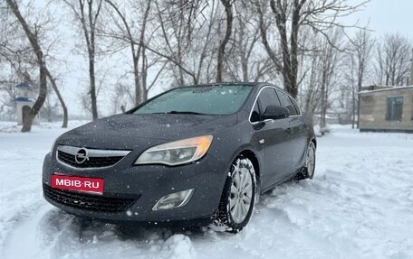 Opel Astra J, 2011 год, 800 000 рублей, 1 фотография