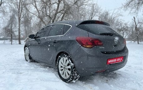 Opel Astra J, 2011 год, 800 000 рублей, 2 фотография