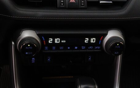 Toyota RAV4, 2019 год, 2 790 000 рублей, 10 фотография