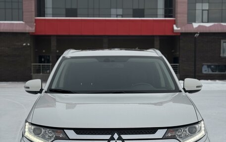 Mitsubishi Outlander III рестайлинг 3, 2022 год, 2 990 000 рублей, 26 фотография