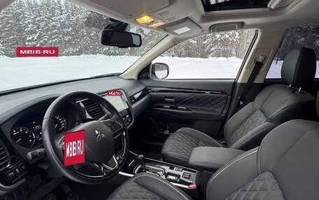 Mitsubishi Outlander III рестайлинг 3, 2022 год, 2 990 000 рублей, 19 фотография