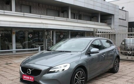 Volvo V40 II рестайлинг, 2020 год, 2 400 000 рублей, 1 фотография