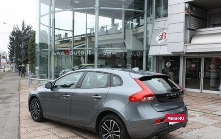 Volvo V40 II рестайлинг, 2020 год, 2 400 000 рублей, 4 фотография