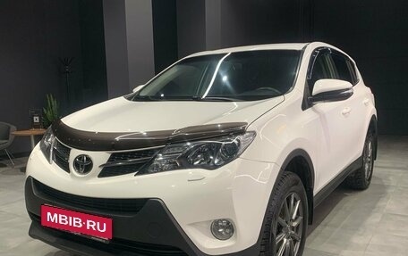 Toyota RAV4, 2015 год, 2 000 000 рублей, 2 фотография