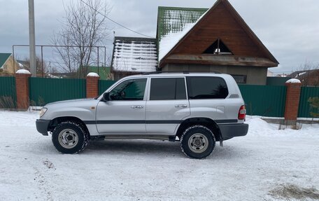 Toyota Land Cruiser 100 рестайлинг 2, 2005 год, 2 050 000 рублей, 4 фотография