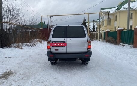 Toyota Land Cruiser 100 рестайлинг 2, 2005 год, 2 050 000 рублей, 2 фотография