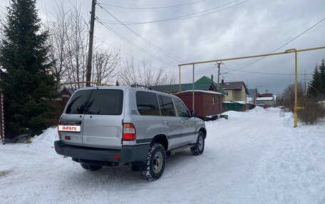 Toyota Land Cruiser 100 рестайлинг 2, 2005 год, 2 050 000 рублей, 3 фотография