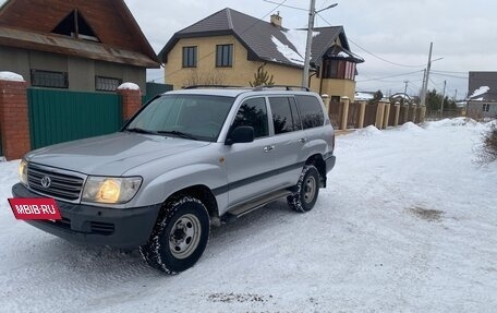 Toyota Land Cruiser 100 рестайлинг 2, 2005 год, 2 050 000 рублей, 5 фотография