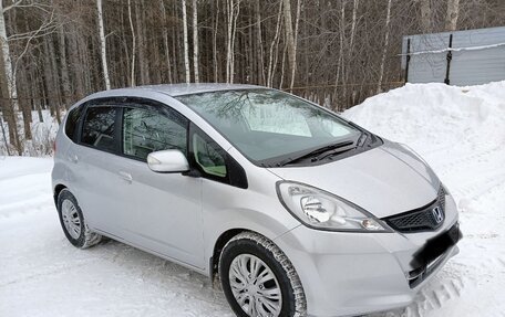 Honda Fit III, 2011 год, 970 000 рублей, 1 фотография