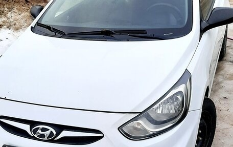 Hyundai Solaris II рестайлинг, 2011 год, 585 000 рублей, 3 фотография