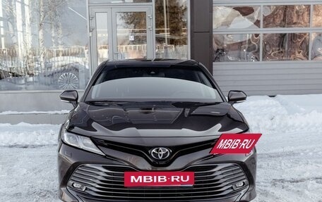 Toyota Camry, 2020 год, 3 800 000 рублей, 2 фотография