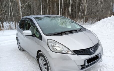 Honda Fit III, 2011 год, 970 000 рублей, 26 фотография