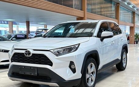 Toyota RAV4, 2021 год, 3 128 000 рублей, 2 фотография