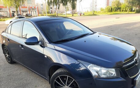 Chevrolet Cruze II, 2010 год, 685 000 рублей, 4 фотография