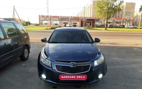 Chevrolet Cruze II, 2010 год, 685 000 рублей, 3 фотография