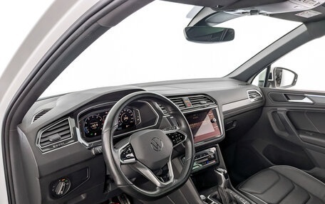 Volkswagen Tiguan II, 2021 год, 3 870 000 рублей, 16 фотография