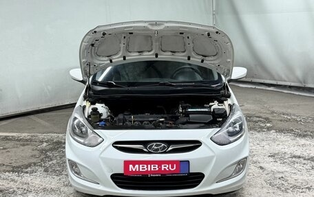 Hyundai Solaris II рестайлинг, 2011 год, 900 000 рублей, 4 фотография