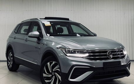 Volkswagen Tiguan II, 2023 год, 3 800 000 рублей, 1 фотография