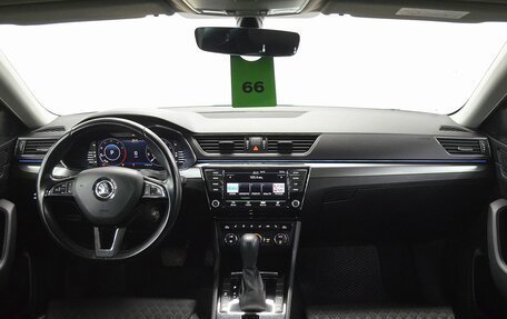 Skoda Superb III рестайлинг, 2017 год, 1 880 000 рублей, 20 фотография