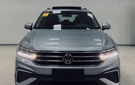 Volkswagen Tiguan II, 2023 год, 3 800 000 рублей, 4 фотография