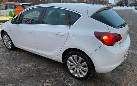 Opel Astra J, 2011 год, 900 000 рублей, 2 фотография