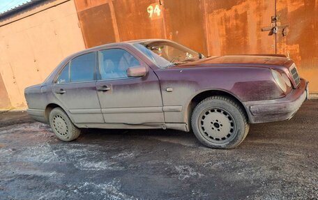 Mercedes-Benz E-Класс, 1997 год, 267 000 рублей, 2 фотография