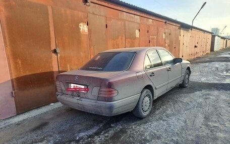 Mercedes-Benz E-Класс, 1997 год, 267 000 рублей, 3 фотография