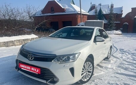 Toyota Camry, 2015 год, 2 155 000 рублей, 2 фотография