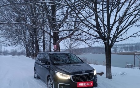 KIA Carnival III, 2018 год, 3 190 000 рублей, 2 фотография